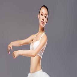 巴掌狠揍红肿臂瓣：古风双男主的情感与权谋交织揭秘